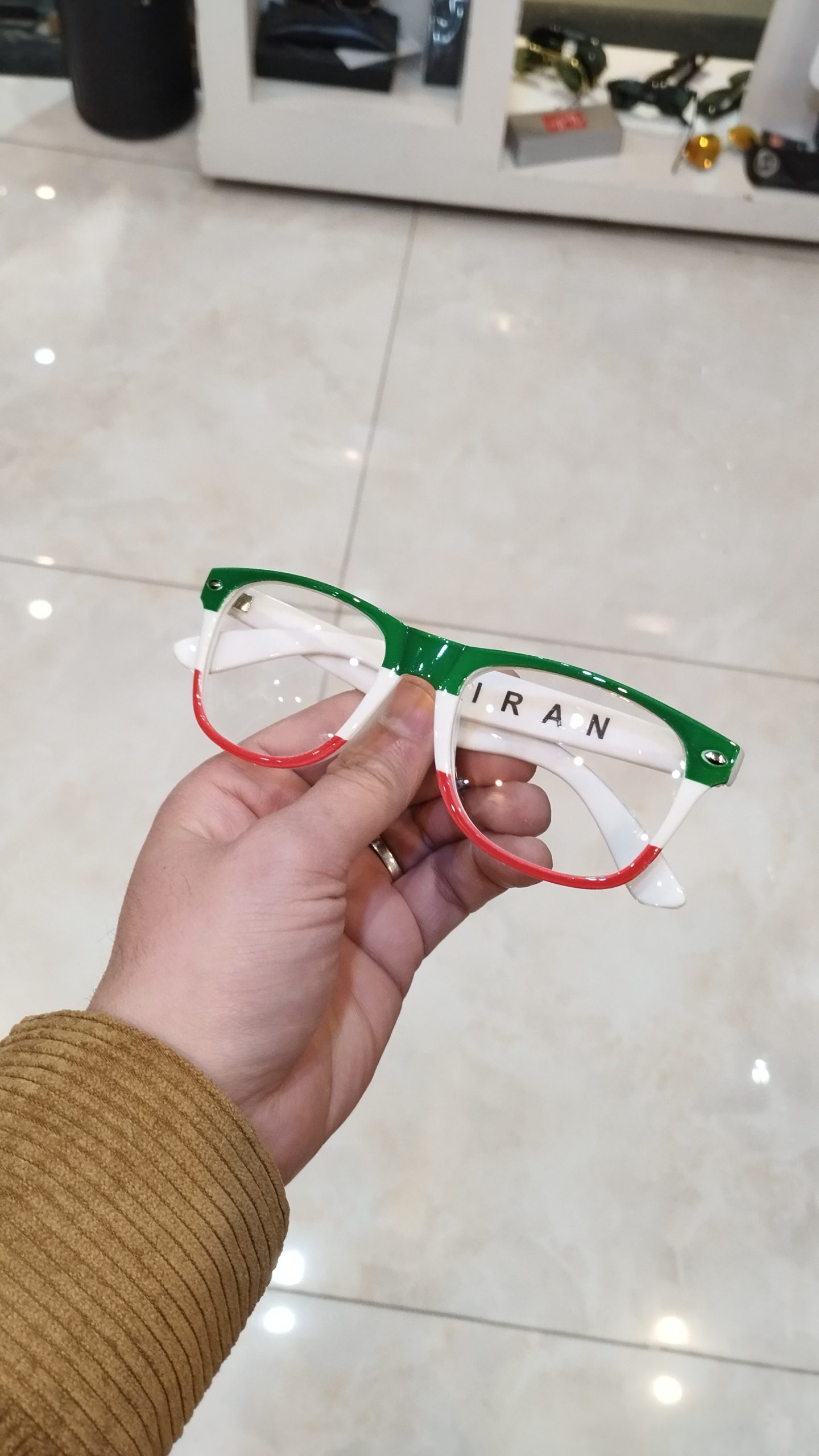 عینک هواداری ایران