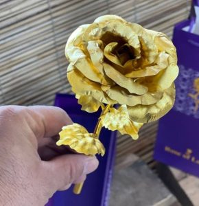گل رز طلایی