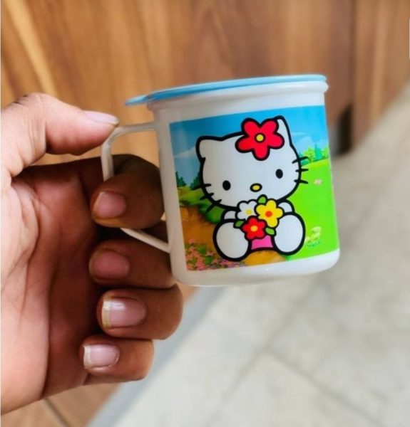 لیوان پلاستیکی درب دار