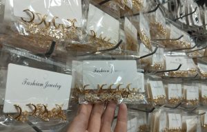 گوشواره حلقه ای پلاک جواهری