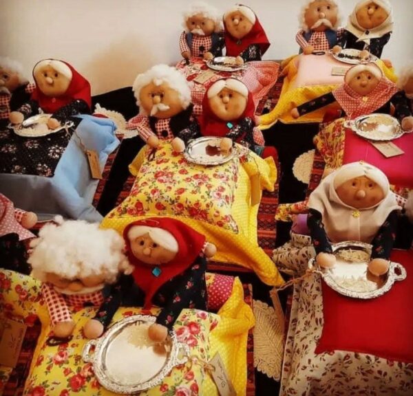 عروسک کرسی