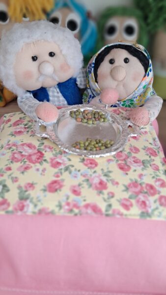 عروسک کرسی