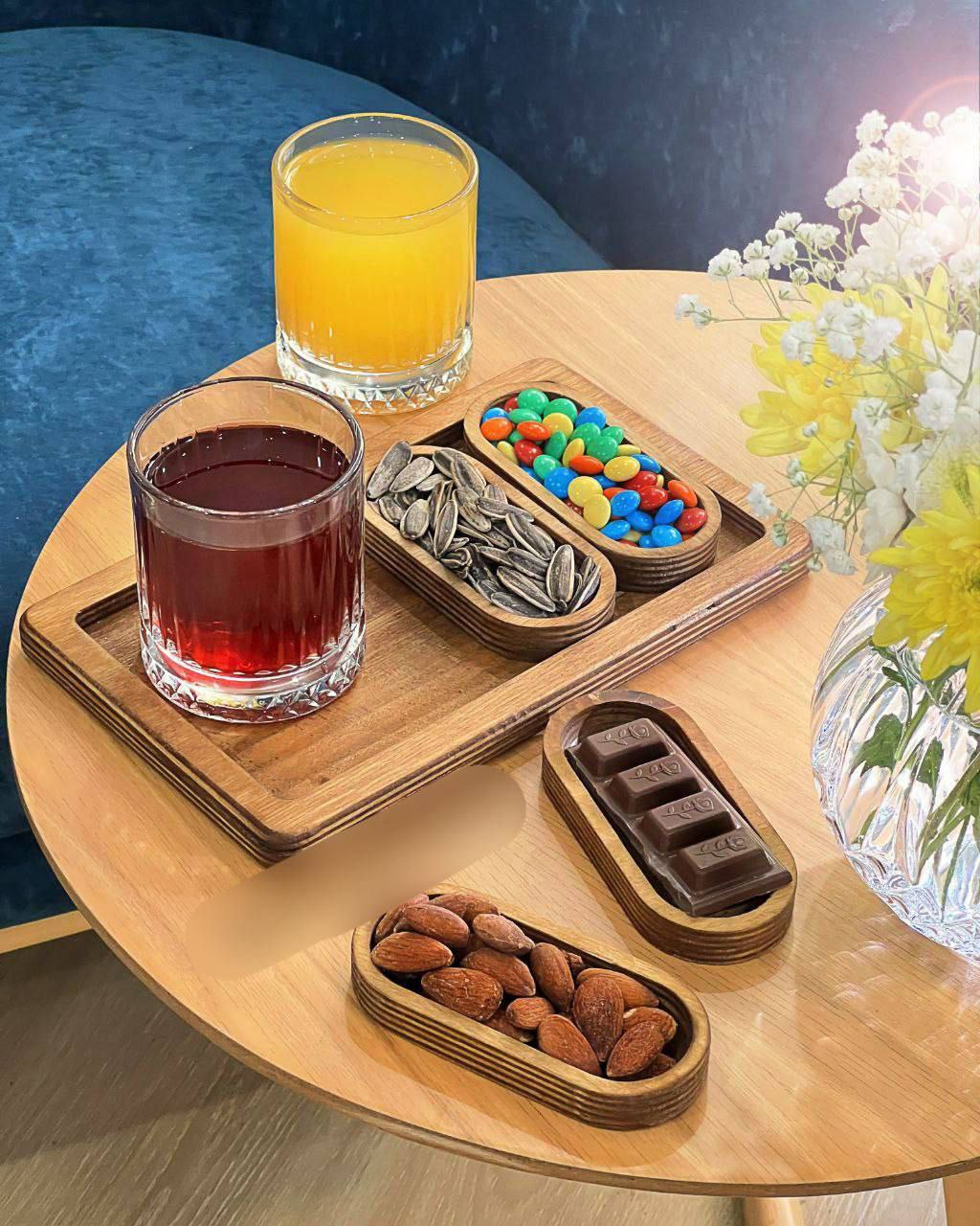 خرما خوری با سینی ۴ عددی