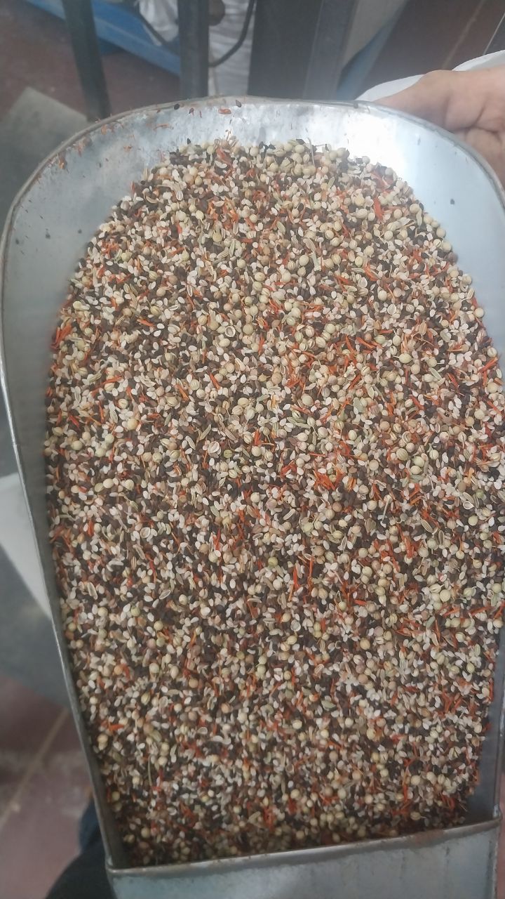 تخمه روی نان