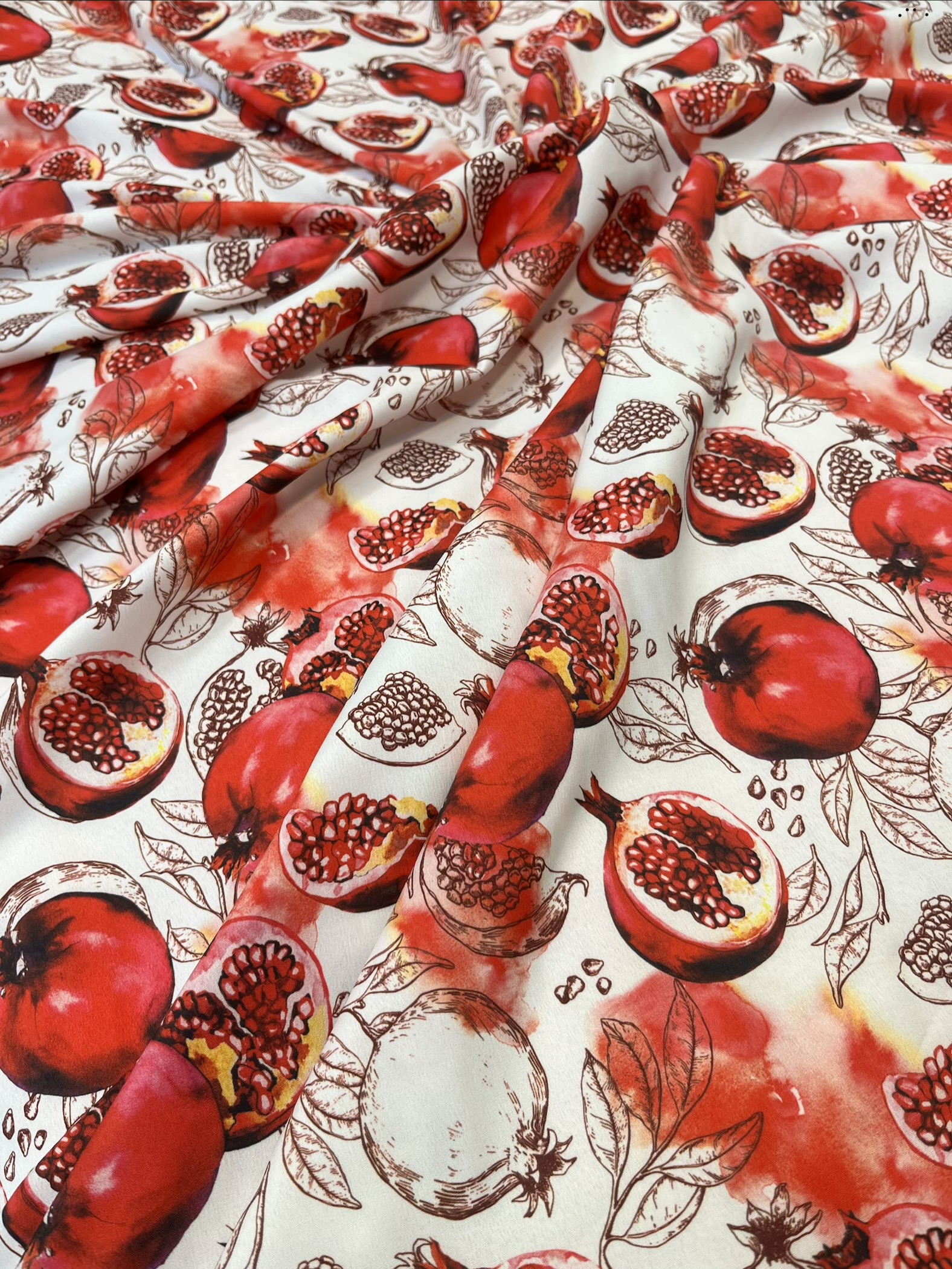 پارچه کرپ بوگاتی طرح یلدایی