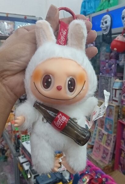 عروسک لبوبو طرح کوکاکولا
