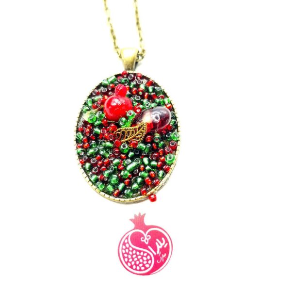 گردنبند رزین یلدایی