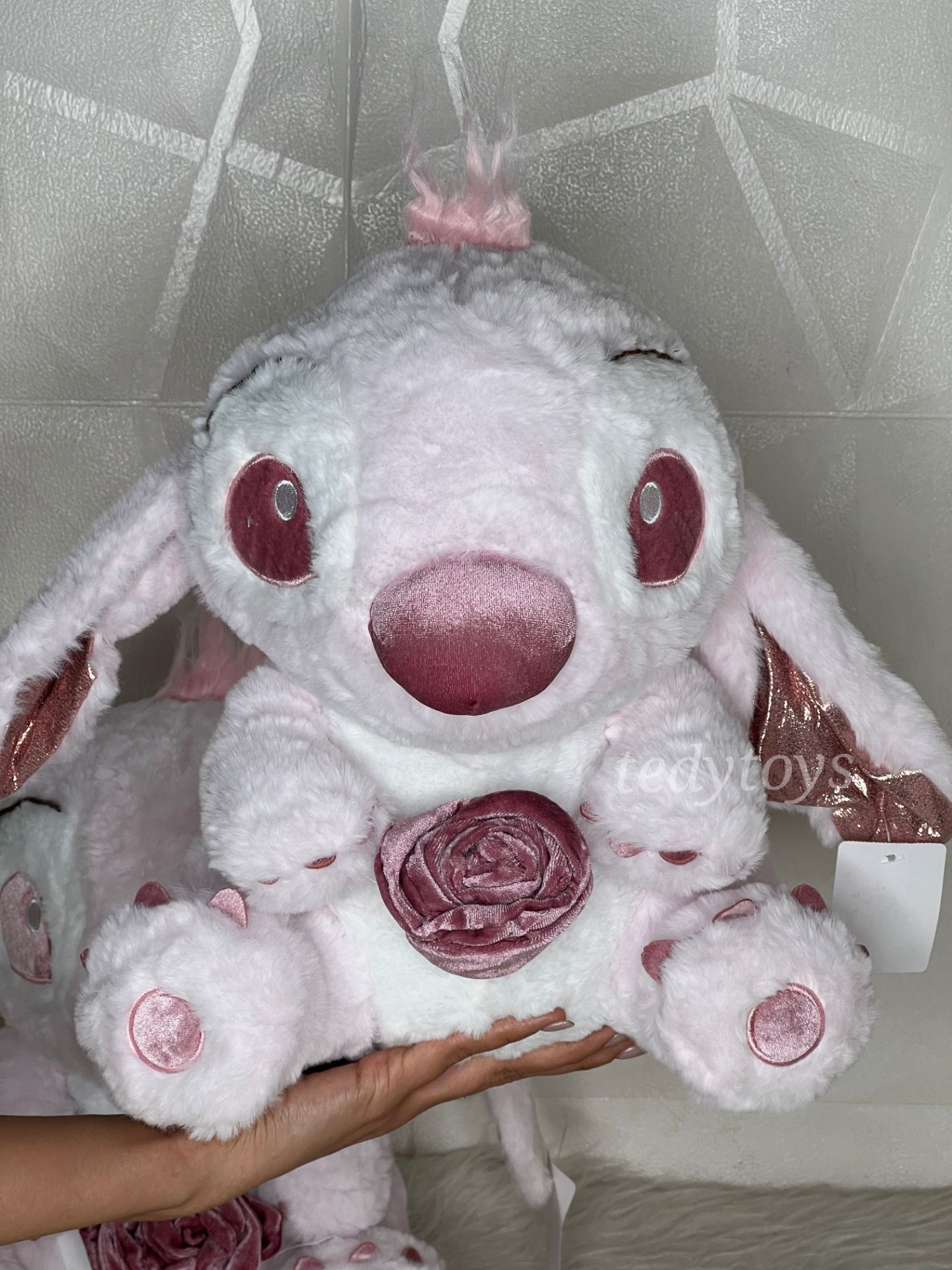 استیج گل به دست