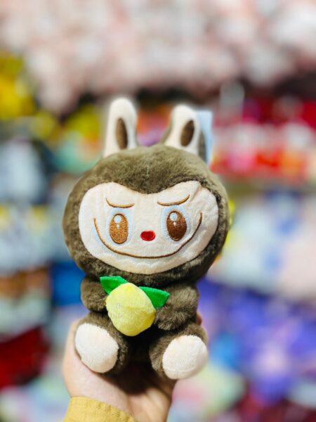 عروسک لبوبو میوه به دست