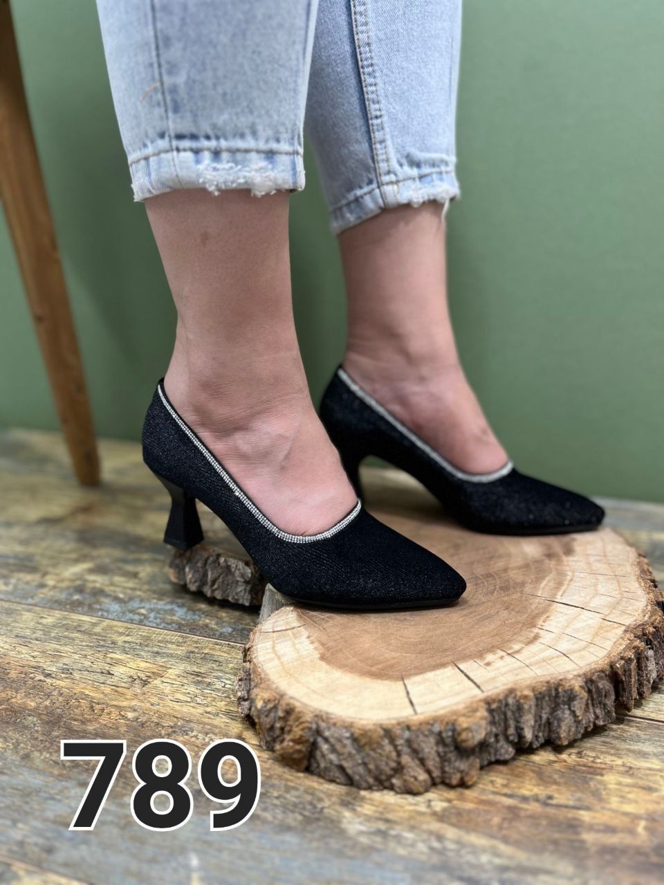 کفش زنانه پاشنه دار مجلسی نگین دار کفش زنانه پاشنه دار مجلسی نگین دار