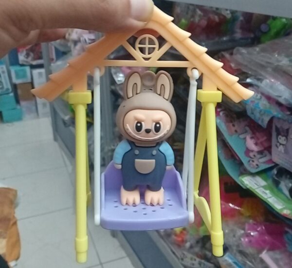 عروسک لبوبو