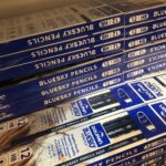 مداد دلفین آبی